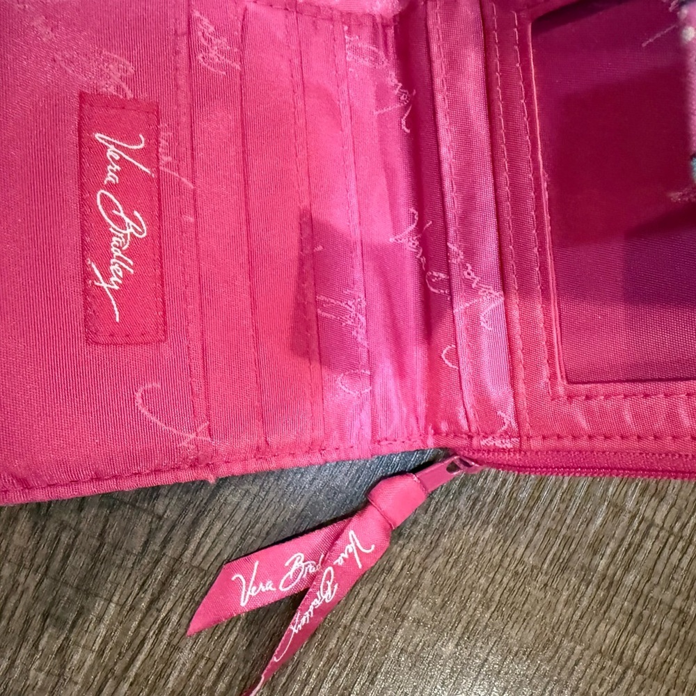 Vera Bradley quilted zip-around wallet featuring a mandala or floral - Picture 3 of 3